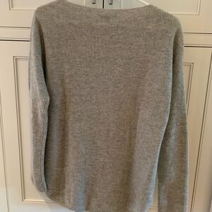 Vince grey 100% cashmere sweater. Slightly ribbed, boat neck size small.